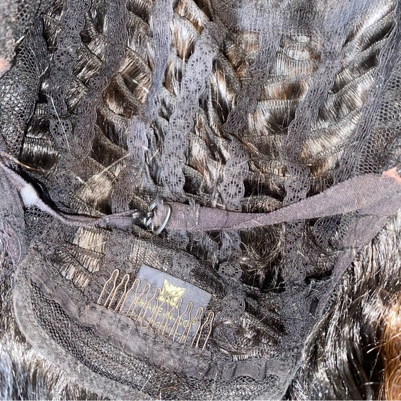 Used Shake n go brown & black bob wig - Picture 10 of 11